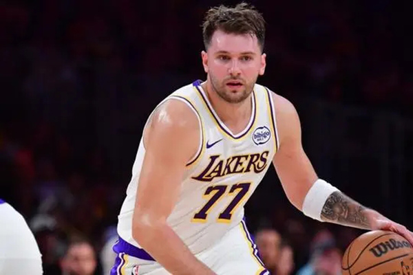 湖人主帅雷迪克透露东契奇回归时间表 周日战<a href=/lanqiugengduo/76ers/ target=_blank class=infotextkey>76人</a>成潜在复出战